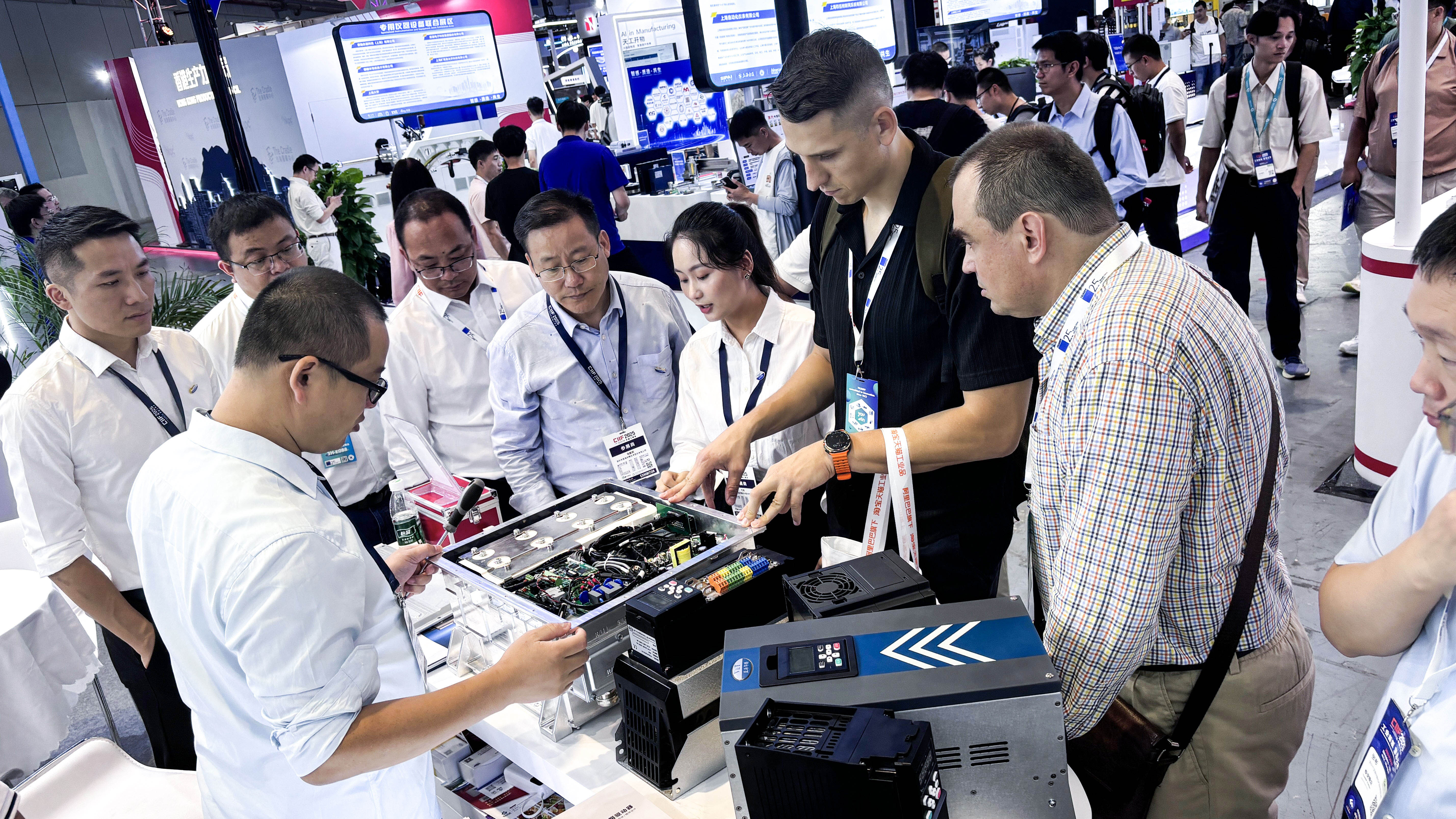 【工博会直击】2025上海工博会首日晨光:开云手机在线登陆入口深耕新能源与工业自动化智能制造,以技术诠释实力! 【工博会直击】2025上海工博会首日晨光:开云手机在线登陆入口深耕新能源与工业自动化智能制造,以技术诠释实力!